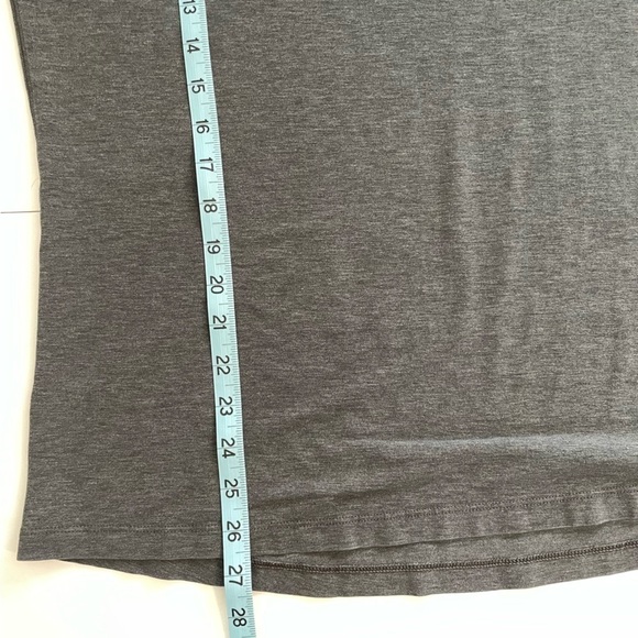 Lululemon 5 Year Basic V Neck dark Gray Heathered Black Short Sleeve  Tee Shirt - Picture 5 of 7